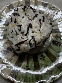 白和えの素でおにぎり-レシピのメイン写真