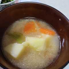 รูปของ 根菜のお味噌汁