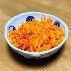 A picture of にんじんの塩炒め.