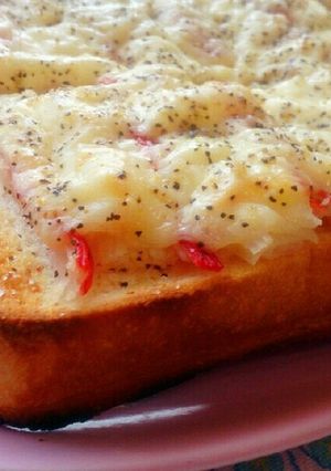 ガツンとチーズ黒胡椒マヨカニカマトースト-レシピのメイン写真