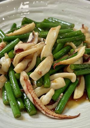 ビールが美味いにんにくの芽とイカの炒め物-レシピのメイン写真