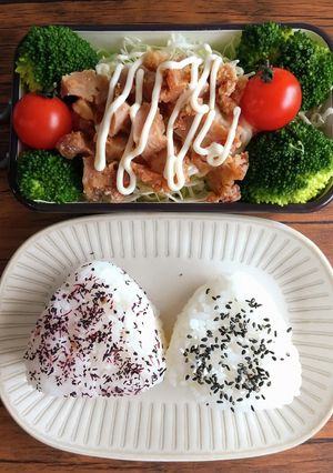 今日の自分弁当☆チキンサラダとおにぎり♪-レシピのメイン写真