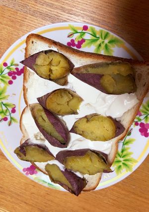 相性バッチリ旨〜☆焼き芋クリチトースト-レシピのメイン写真
