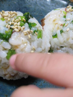 簡単@大根の葉の鰹節合え(おにぎり)-レシピのメイン写真