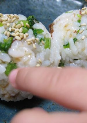 簡単＠大根の葉の鰹節合え(おにぎり)-レシピのメイン写真
