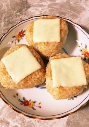 チーズon焼きおにぎり-レシピのメイン写真