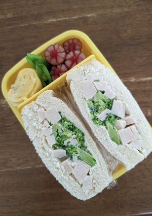 JK☆ブロッコリー＆チキンのサンドイッチ-レシピのメイン写真