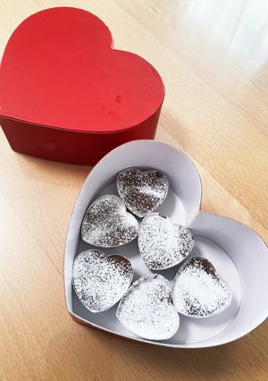 カップチョコ、粉砂糖を降って-レシピのメイン写真
