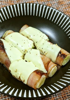 チーズとベーコンの塩気が最高！長ネギ焼き-レシピのメイン写真