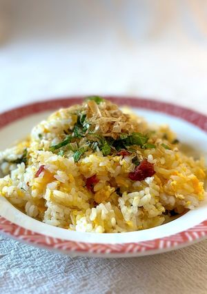 夏はさっぱり!ズボラな梅干しの炒飯-レシピのメイン写真