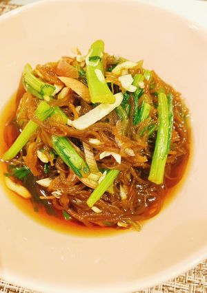 箸休めに！春菊ともずくの酢の物-レシピのメイン写真