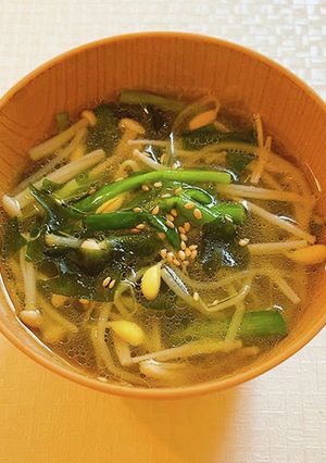 具だくさんにらとわかめスープ-レシピのメイン写真