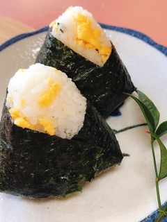 【朝食】まるで玉子寿司!?おにぎり-レシピのメイン写真