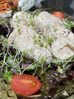 サラダの主役!しっとり胸肉の鶏ハム-レシピのメイン写真