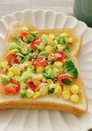 桜えびとカラフル野菜のオープンサンド♪-レシピのメイン写真