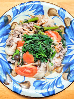 豚こま肉と春菊とトマトのピリカラ甘酢炒め-レシピのメイン写真