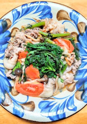 豚こま肉と春菊とトマトのピリカラ甘酢炒め-レシピのメイン写真