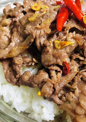 牛肉の…ペペロンチーノ焼き肉丼-レシピのメイン写真