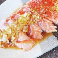 基本からアレンジまで！思わずつくりたくなる「刺身用サーモン ねぎ