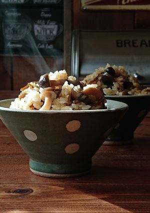 冷凍しめじと塩昆布の炊き込みご飯-レシピのメイン写真