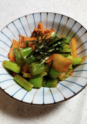 こんなに合う!?セロリとキムチ炒め-レシピのメイン写真
