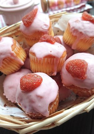 ５分で簡単プチケーキにストロベリーチョコ-レシピのメイン写真