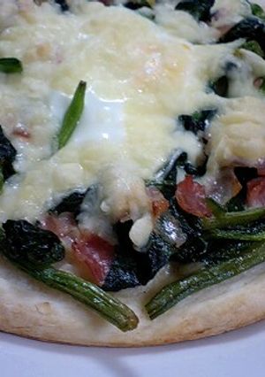 市販のピザ生地☆でほうれん草ピザ-レシピのメイン写真