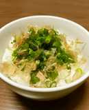 シンプルで簡単♪鰹節香る葉ネギごはん