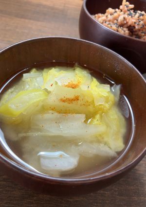 野菜の甘みで頂く♪ちぎり白菜の味噌汁-レシピのメイン写真