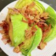 焼きキャベツのシーザーサラダ