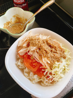 激旨!特製ゴマソースの棒棒鶏風サラダ丼。-レシピのメイン写真