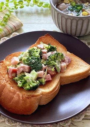 ブロッコリーとベーコンのオープンサンド-レシピのメイン写真