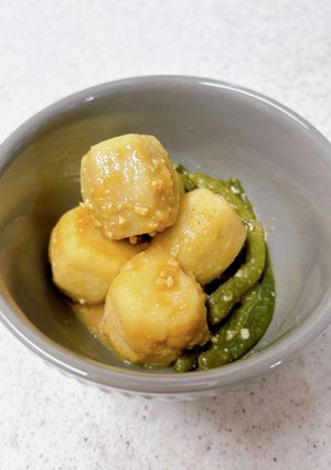 お手軽♪冷凍里芋とインゲンの胡麻味噌煮-レシピのメイン写真