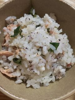 「ゆかり」と大葉とツナのまぜごはん-レシピのメイン写真