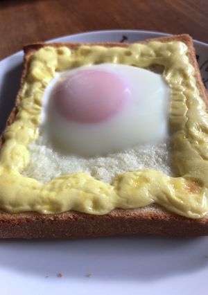 生卵乗せトースト(久高家)-レシピのメイン写真