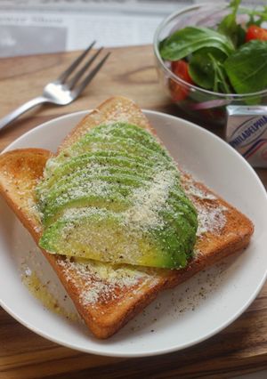 食パンで手軽に♪アボカドオープンサンド-レシピのメイン写真