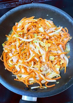 ピーラー要らず！人参と緑野菜とツナの旨煮-レシピのメイン写真