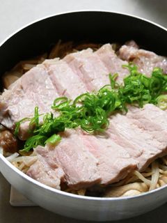 フライパンで塩麹蒸し豚-レシピのメイン写真