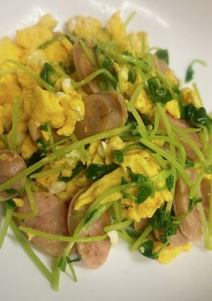豆苗とウィンナーの卵炒め-レシピのメイン写真
