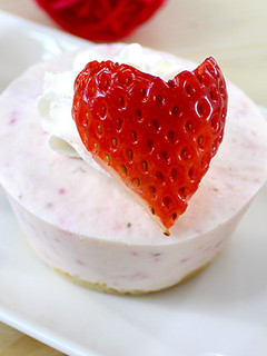 ぶんぶんで簡単♡いちごのレアチーズケーキ-レシピのメイン写真