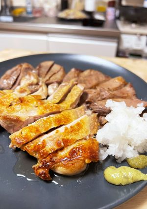 驚くほどに皮目がカリカリ!!鶏もも肉焼き-レシピのメイン写真