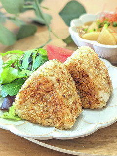 【美味♪簡単】おかかチーズ焼きおにぎり-レシピのメイン写真