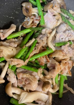 アスパラとしめじバター焼き（お肉も）-レシピのメイン写真