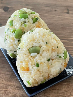 やみつきになる! 枝豆と揚げ玉のおにぎり-レシピのメイン写真