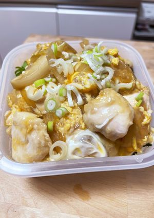 めんつゆだけ☆鶏胸肉でしっとり親子丼弁当-レシピのメイン写真