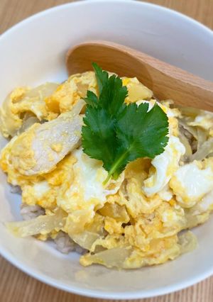 喜晴秘伝の特徴塩出汁の親子丼-レシピのメイン写真