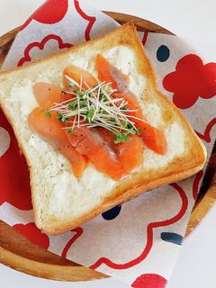 スモークサーモンのオープンサンド-レシピのメイン写真