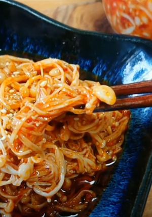 エノキのラー油漬け。無限に食べれます-レシピのメイン写真