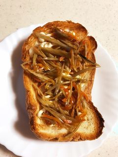 きんぴらでオープントースト-レシピのメイン写真