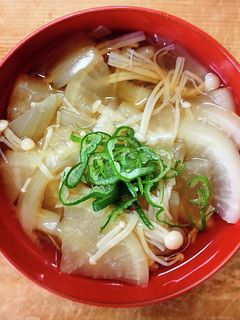 簡単! 大根と 玉ねぎ えのきのお吸い物-レシピのメイン写真